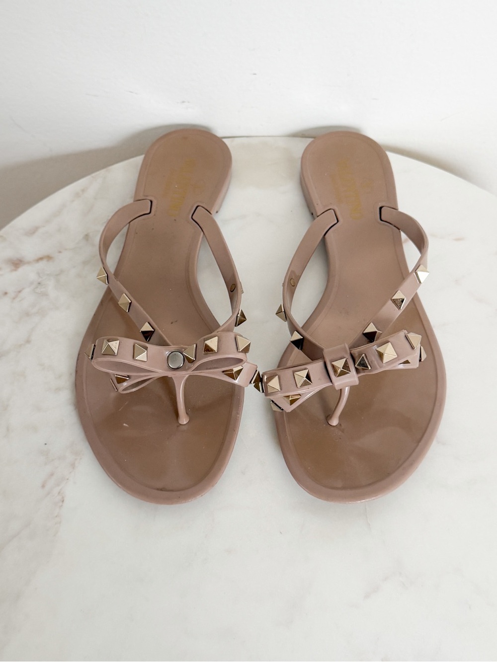 Valentino Garavani Rockstud Flat Thong Rubber Slippers Sandals Poudre Size 9 39 - Picture 8 of 13